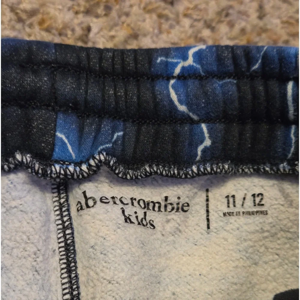 Abercrombie‎ Kids Lightning Pattern Shorts Youth Size 11/12 Blue